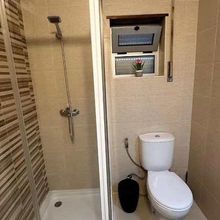 Almeida's House By Ferias Em Figueira