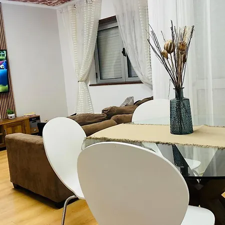 Almeida's House By Ferias Em Figueira דירה