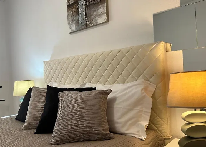 Almeida's House By Ferias Em Figueira